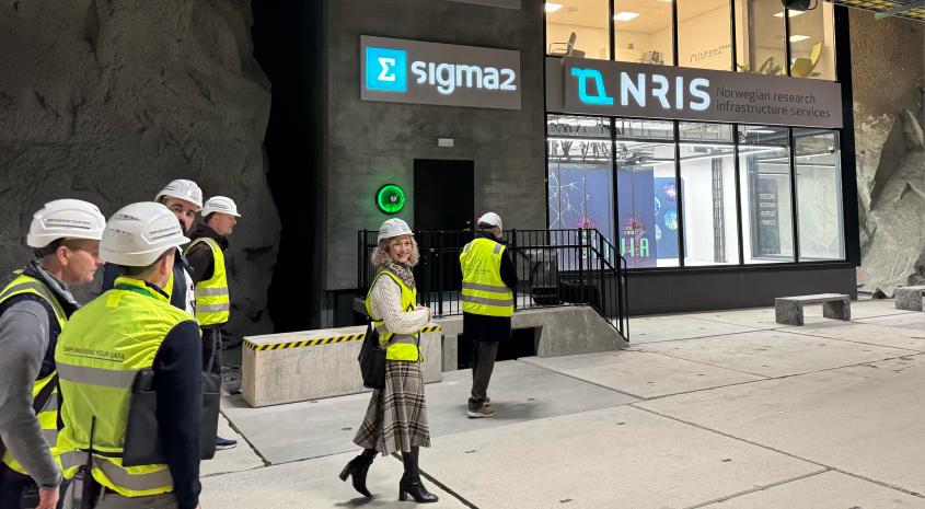 Minister of digitalisation, Karianne Tung, visits supercomputer Olivia. 