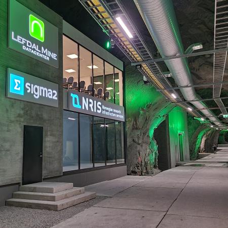 Inngang til Sigma2 i Lefdal Mine Datacenter, bygget inne i en tidligere gruve.